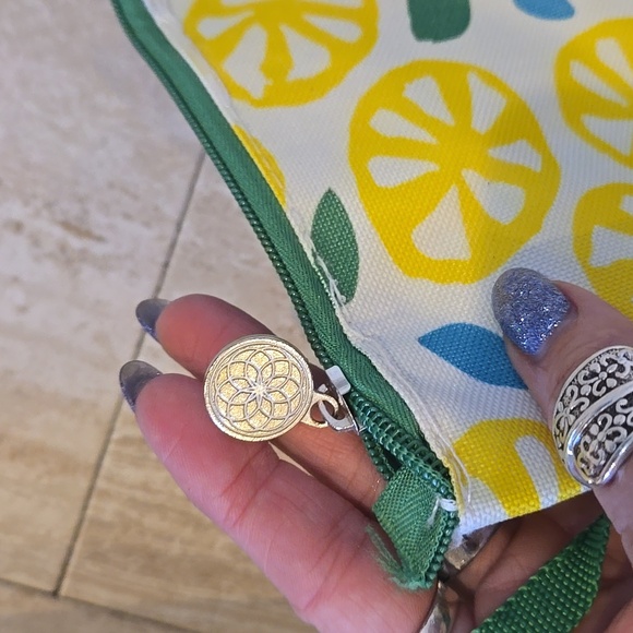 New Tri-Coastal Designs Lemon Print Oversized Lemon Tote Bag - Picture 9 of 9